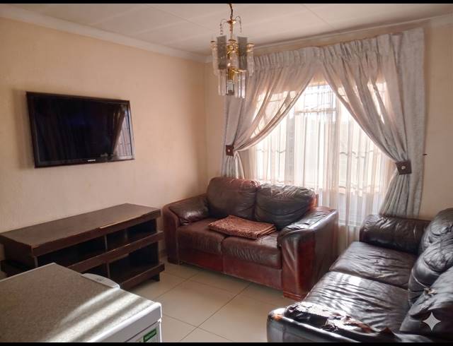 2 BEDROOM HOUSE FOR SALE IN LAKESIDE